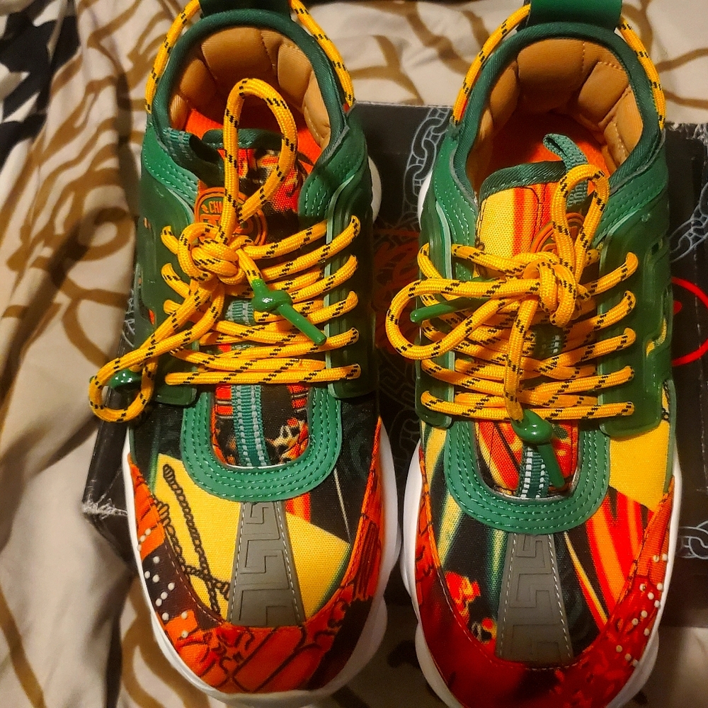 Versace chain reaction